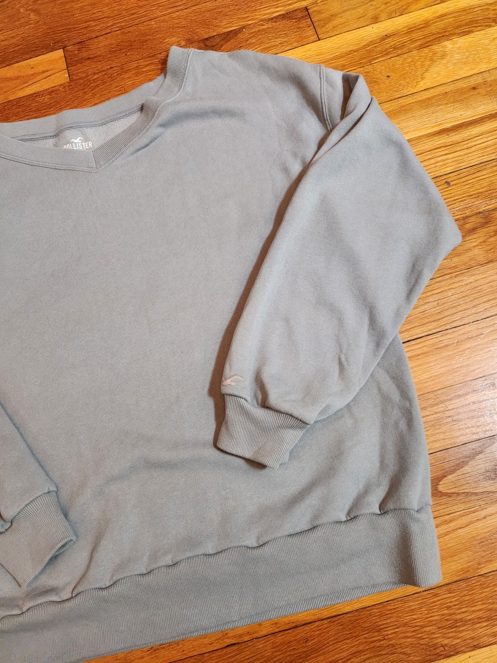 Hollister V-Neck Pullover Sweatshirt - Light Blue / Gray - Size Small - Picture 4 of 14